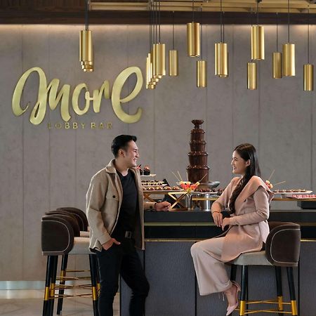 Movenpick Surabaya City Exteriör bild