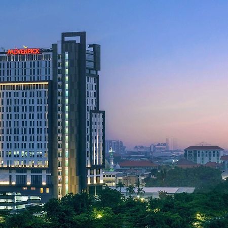 Movenpick Surabaya City Exteriör bild