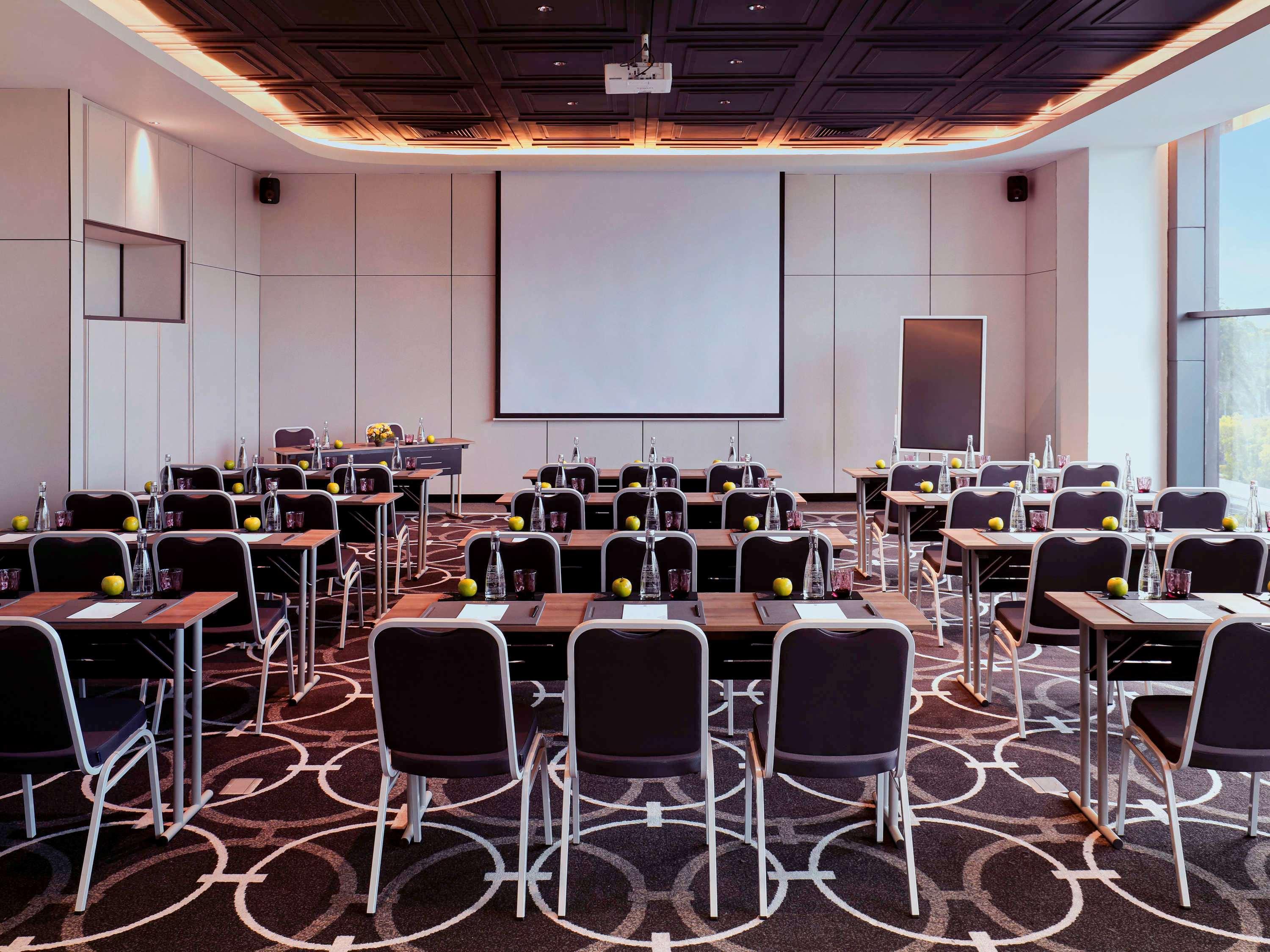 Movenpick Surabaya City Exteriör bild
