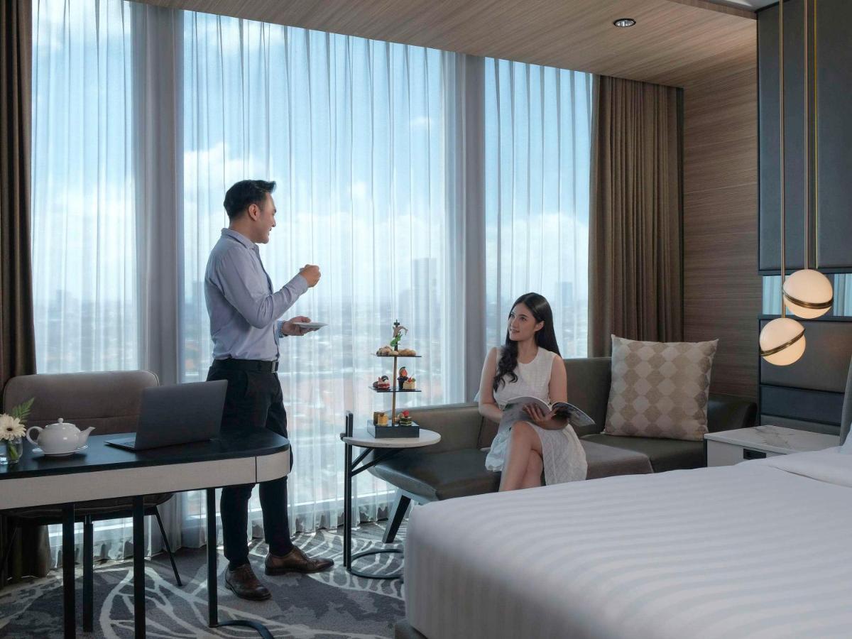 Movenpick Surabaya City Exteriör bild