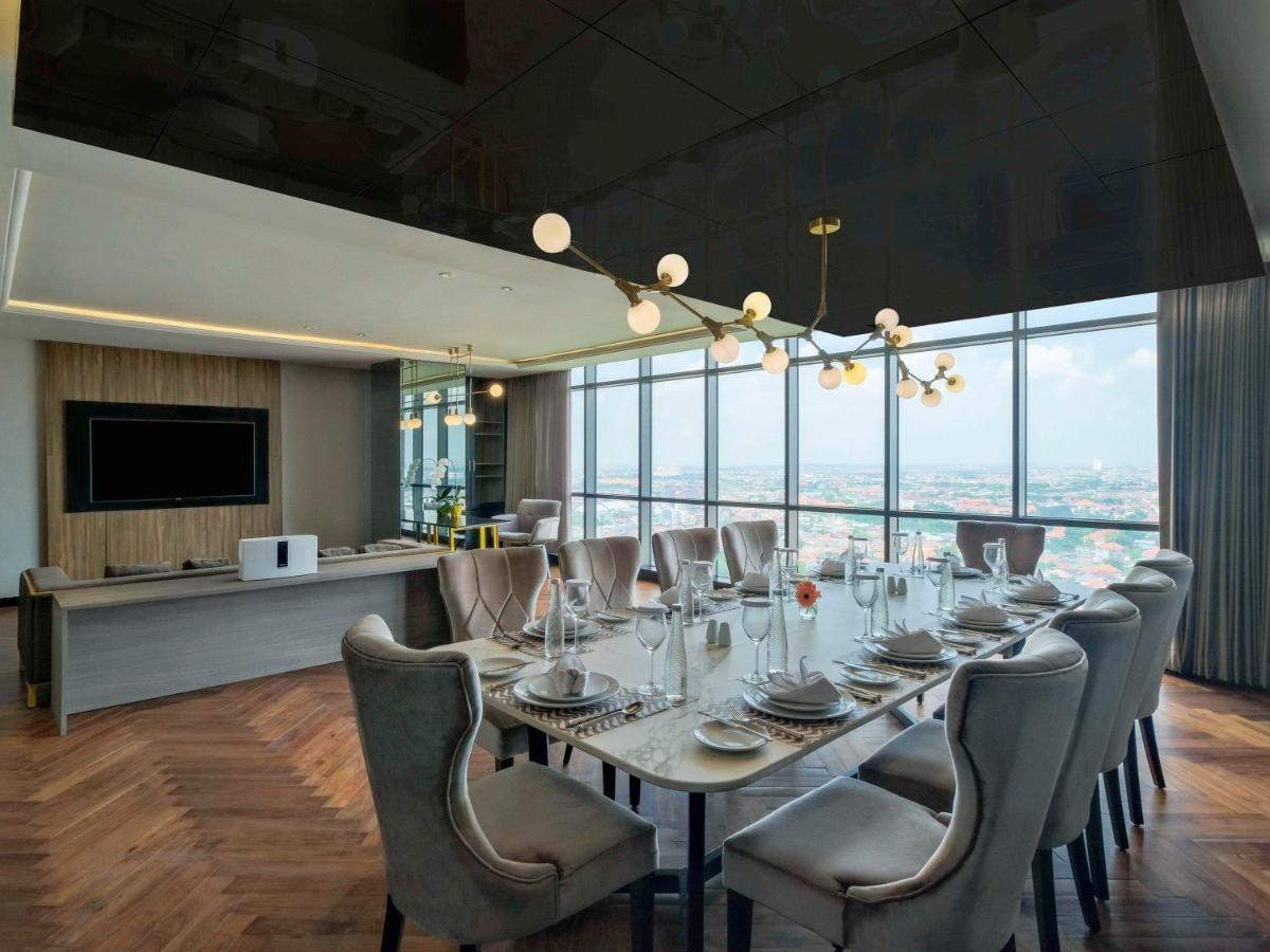 Movenpick Surabaya City Exteriör bild