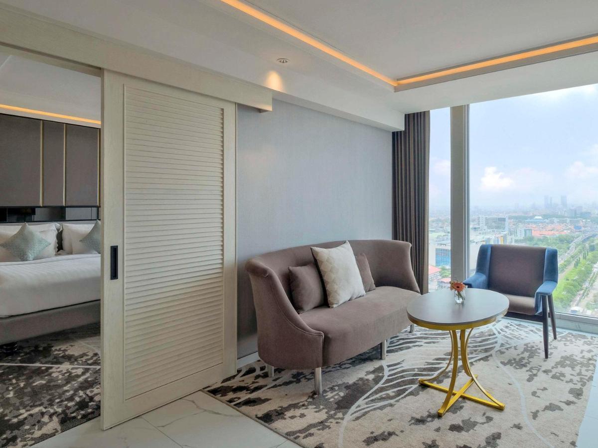 Movenpick Surabaya City Exteriör bild
