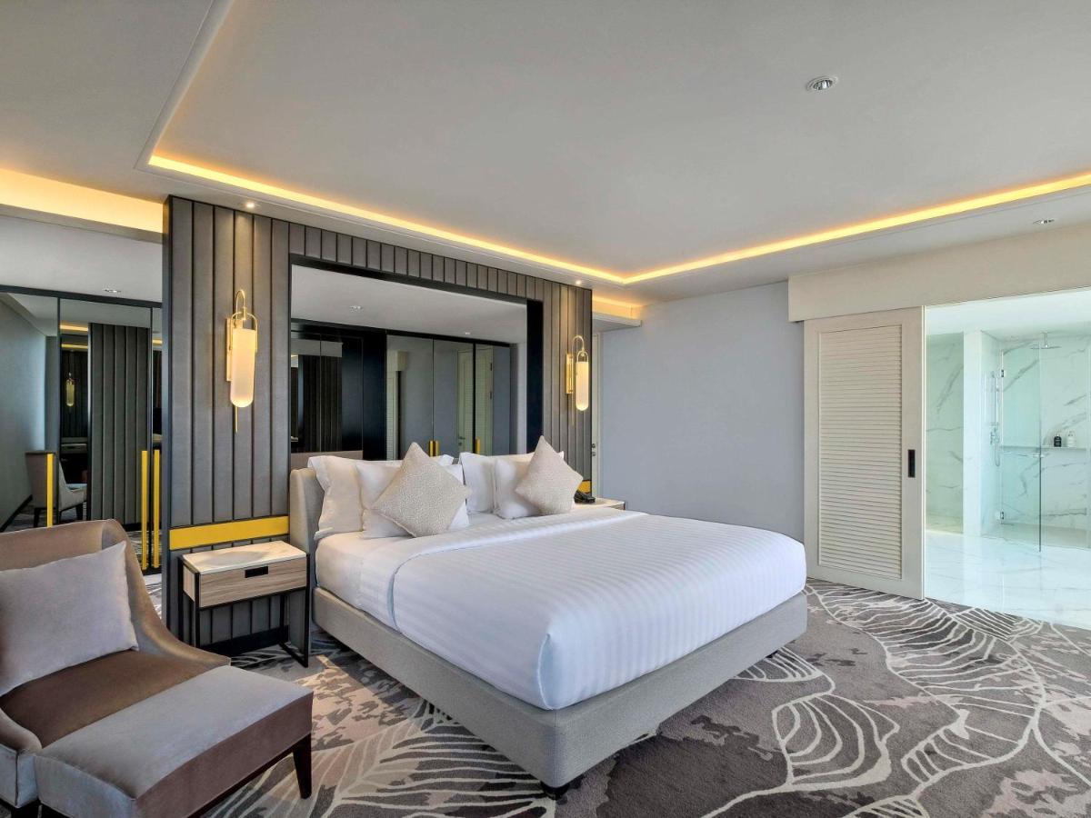 Movenpick Surabaya City Exteriör bild