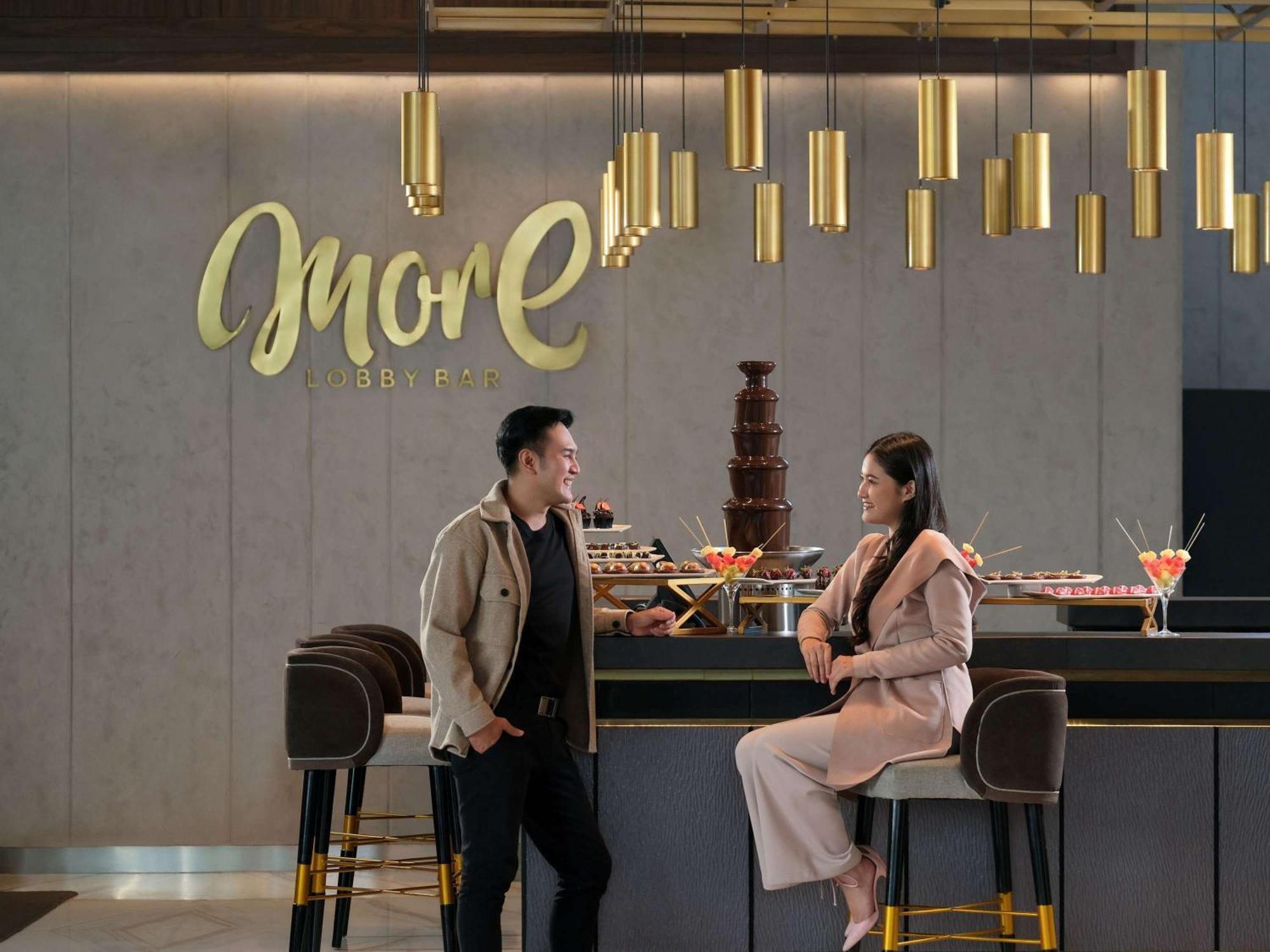 Movenpick Surabaya City Exteriör bild