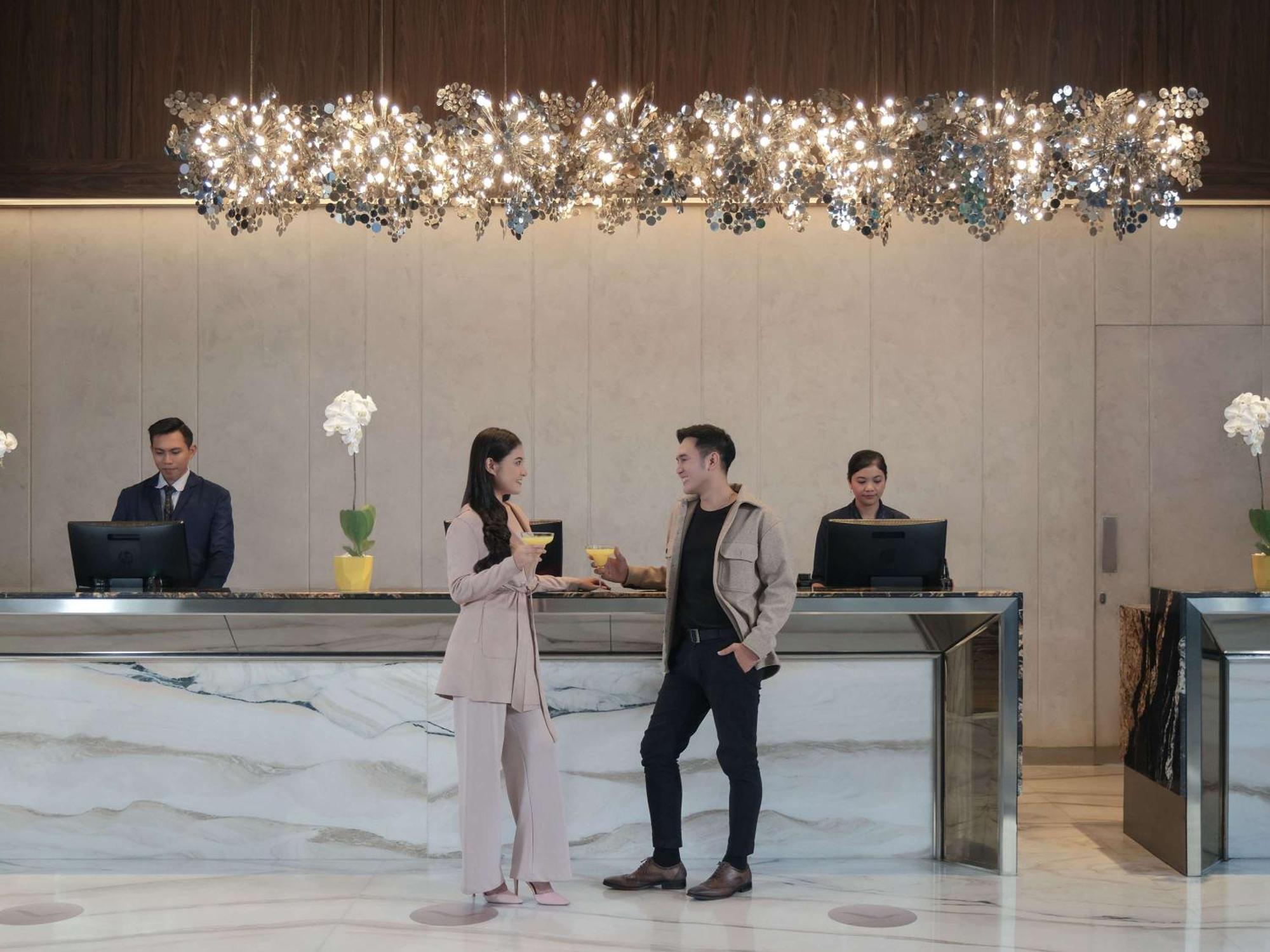 Movenpick Surabaya City Exteriör bild