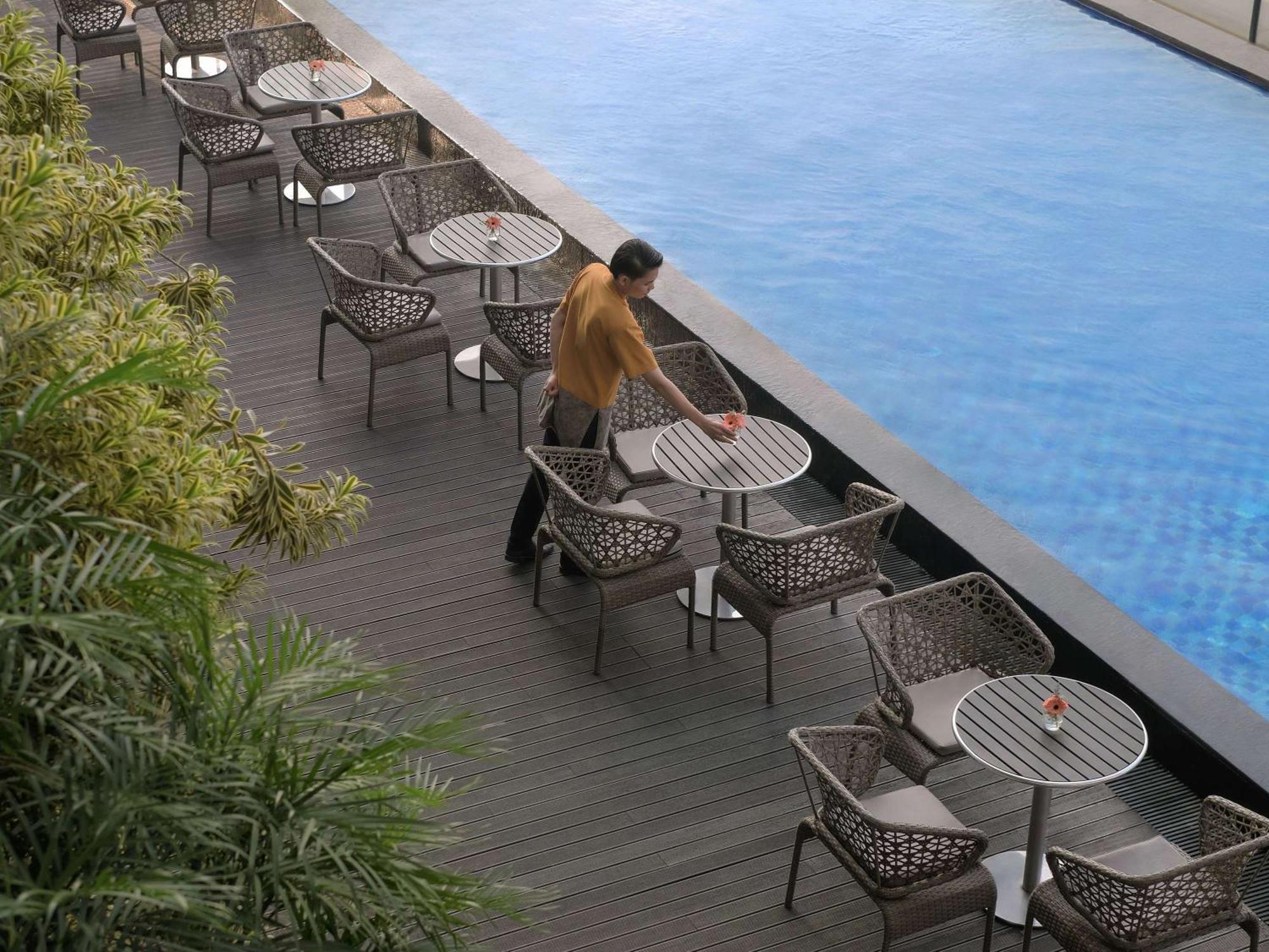 Movenpick Surabaya City Exteriör bild