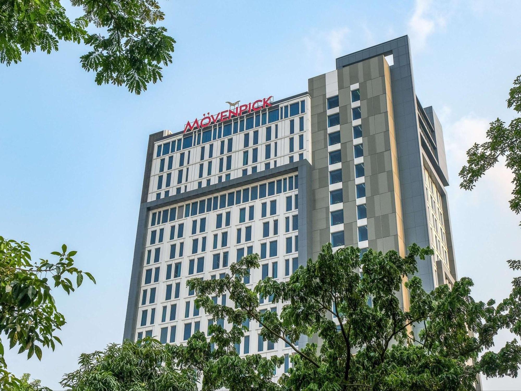 Movenpick Surabaya City Exteriör bild