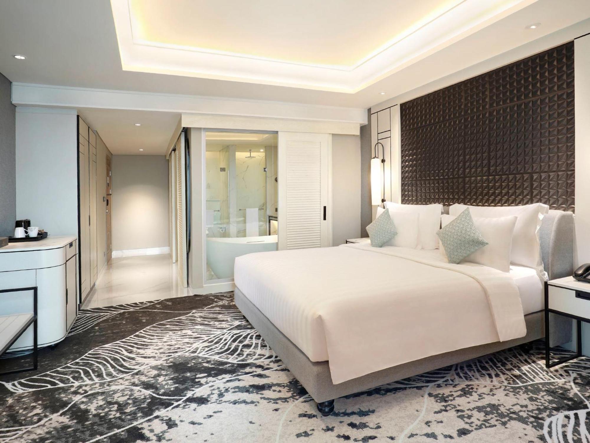 Movenpick Surabaya City Exteriör bild
