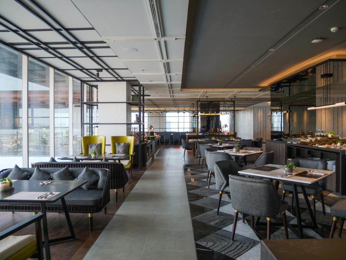 Movenpick Surabaya City Exteriör bild