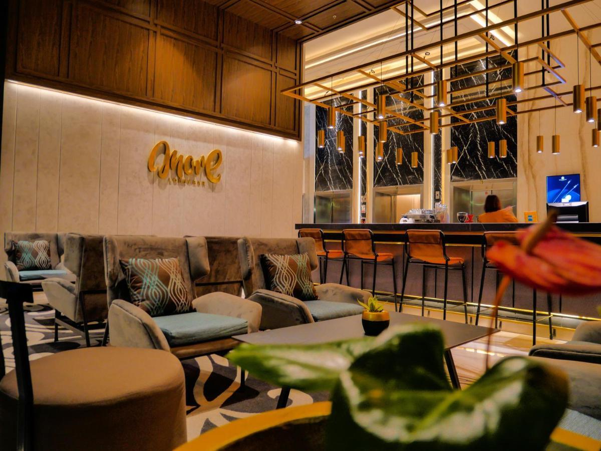 Movenpick Surabaya City Exteriör bild
